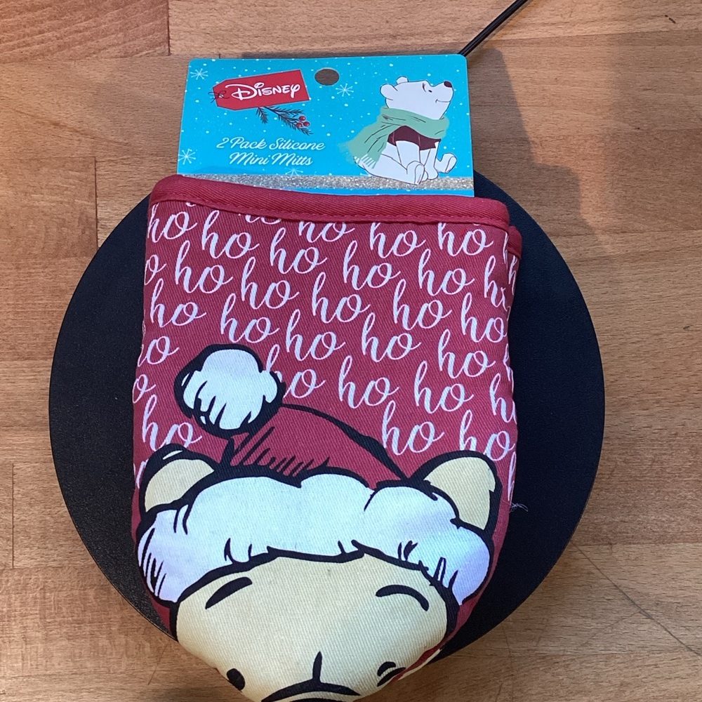 Disney Winnie the Pooh Red and Cream Silicone Mini Mitts